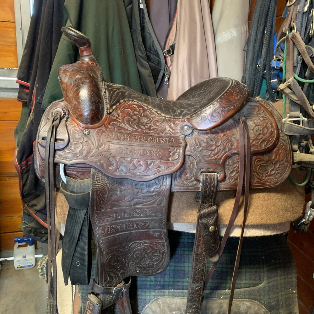 Western saddle - Picture 2 of 7